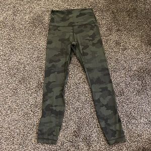 EUC- Lulullemon Align Camo pant size 4 inseam 24”